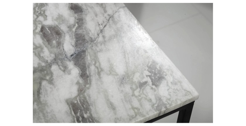 Zoom sur le coin du plateau de la table basse VORTEX blanche