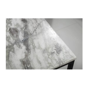 Zoom sur le coin du plateau de la table basse VORTEX blanche