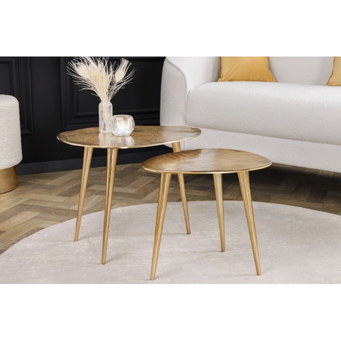 Niedrige VORTEX Beistelltische in Gold aus Aluminium – 2er Set asymmetrischer Designertische