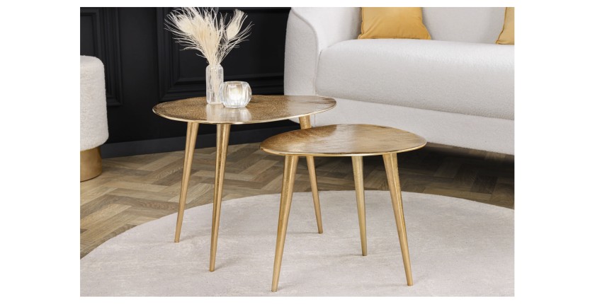 Tables basses gigognes VORTEX dorées mises en situation