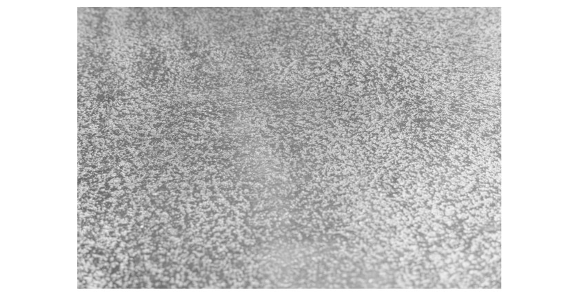 Zoom sur la texture d'un des plateaux des tables basses gigognes argentées VORTEX