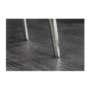 Zoom sur les pieds des tables basses gigognes argentées VORTEX