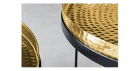 Zoom sur les tranches des plateaux des tables basses gigognes avec plateaux amovibles VORTEX