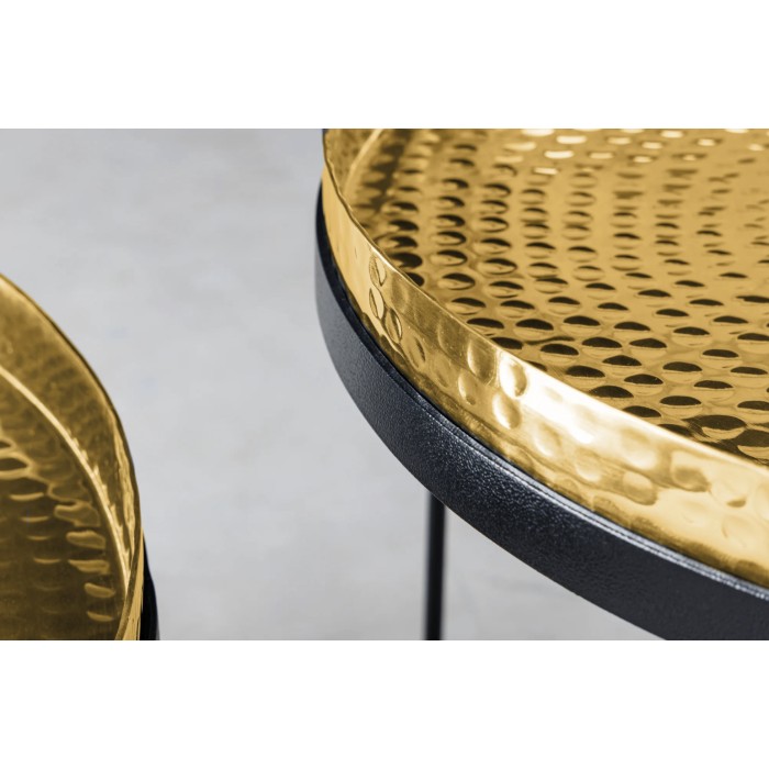 Zoom sur les tranches des plateaux des tables basses gigognes avec plateaux amovibles VORTEX
