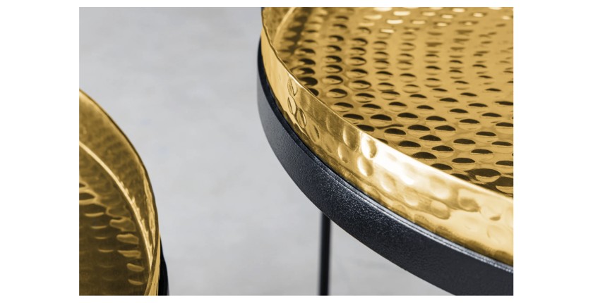 Zoom sur les tranches des plateaux des tables basses gigognes avec plateaux amovibles VORTEX