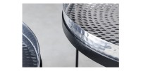 Zoom sur les tranches des plateaux des tables basses gigognes avec plateaux amovibles VORTEX