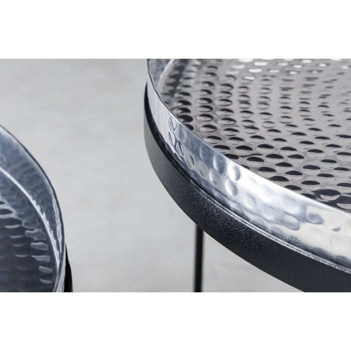 Niedrige Beistelltische VORTEX in Silber, Aluminium – 2er Set runde Tische im gehämmerten Design