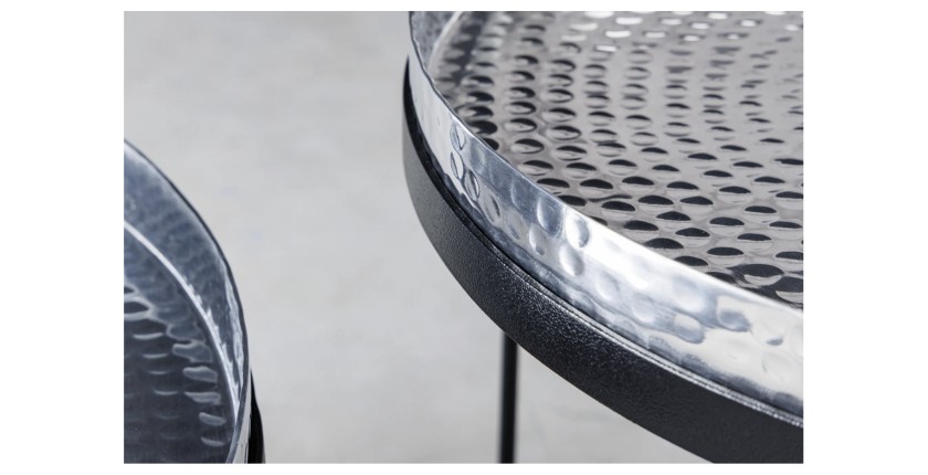 Zoom sur les tranches des plateaux des tables basses gigognes avec plateaux amovibles VORTEX