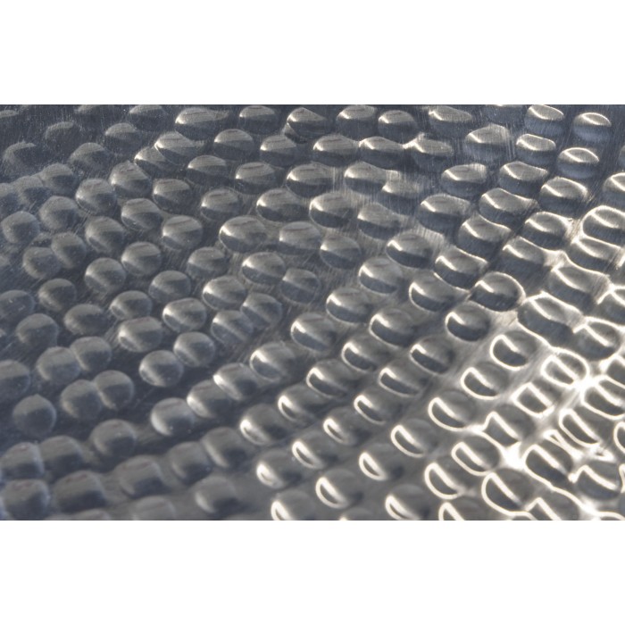 Niedrige Beistelltische VORTEX in Silber, Aluminium – 2er Set runde Tische im gehämmerten Design