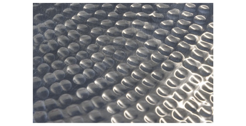 Zoom sur la texture des plateaux des tables basses gigognes avec plateaux amovibles VORTEX