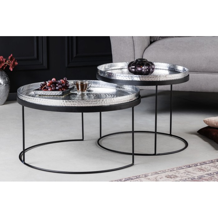 Niedrige Beistelltische VORTEX in Silber, Aluminium – 2er Set runde Tische im gehämmerten Design