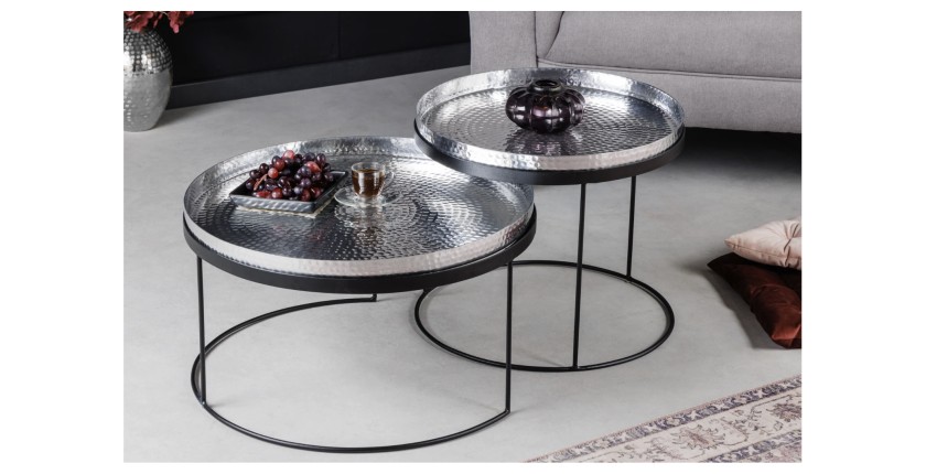 Tables basses gigognes avec plateaux amovibles VORTEX mises en situation