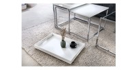 Zoom sur l'un des plateaux amovibles des tables basses gigognes blanches mat VORTEX