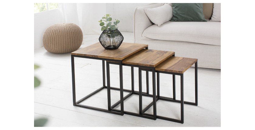 Tables basses gigognes VORTEX avec plateaux en bois empilés les unes sous les autres