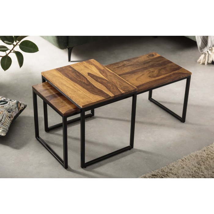 Stapelbare Couchtische VORTEX aus massivem Sheeshamholz und schwarzem Metall – 2er-Set im Industriedesign