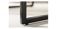 Zoom sur les pieds des tables basses gigognes empilables en bois VORTEX