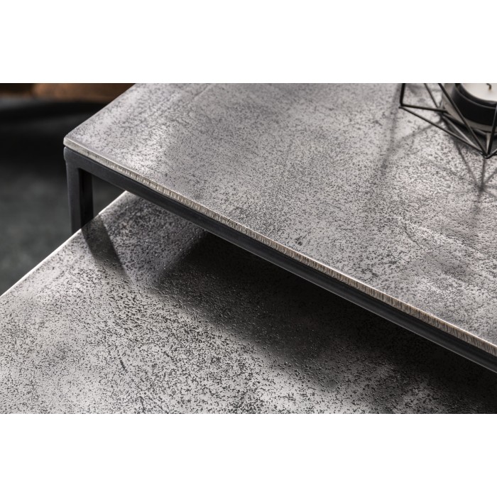 Nested lage tafels VORTEX getextureerd grijs aluminium en zwart metaal - set van 2 vierkante moderne design tafels