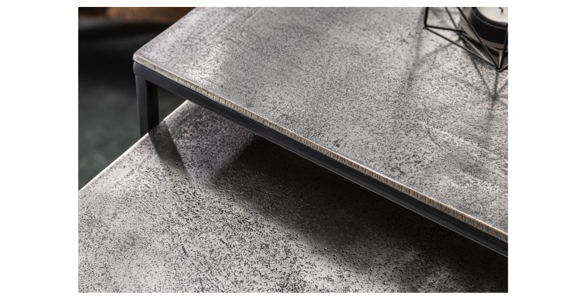 Zoom sur les tranches des plateaux des tables basses gigognes grises VORTEX