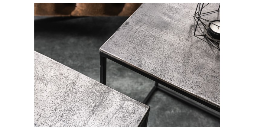 Zoom sur les plateaux des tables basses gigognes grises VORTEX