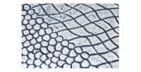 Zoom sur les motifs des plateaux des tables basses gigognes grises écaillées VORTEX