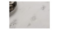 Zoom sur la matière du plateau de la table basse VINTORA blanche