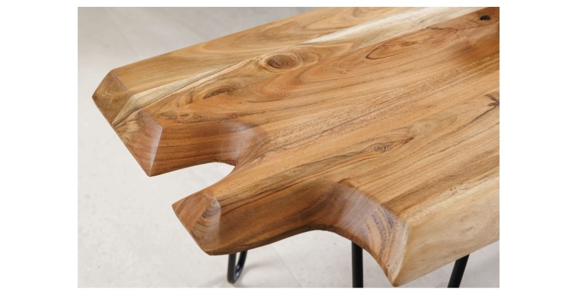 Zoom sur l'un des côtés de la table basse RIVET 100cm