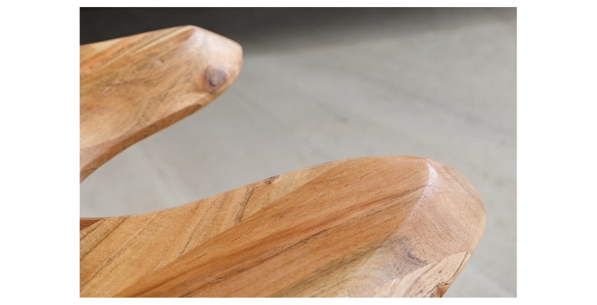 Zoom sur le bord arrondi de la table basse RIVET 100cm
