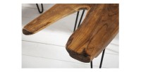 Zoom sur les aspérités de la table basse RIVET en bois de Teck 100cm