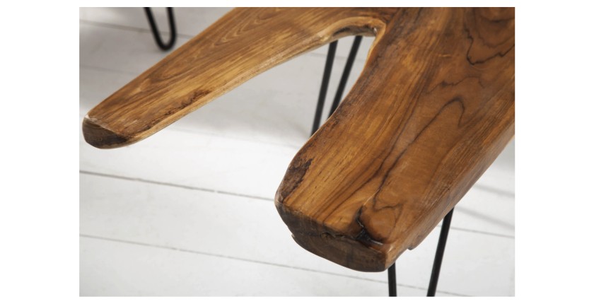 Zoom sur les aspérités de la table basse RIVET en bois de Teck 100cm