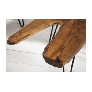 Zoom sur les aspérités de la table basse RIVET en bois de Teck 100cm