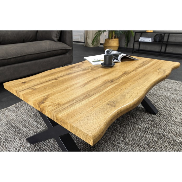 Lage salontafel RIVET natuurlijk houteffect en zwarte metalen X-poten - robuust industrieel design