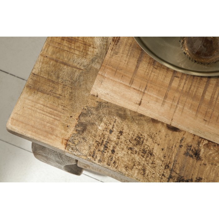 Zoom sur le coin du plateau de la table basse LUNARA
