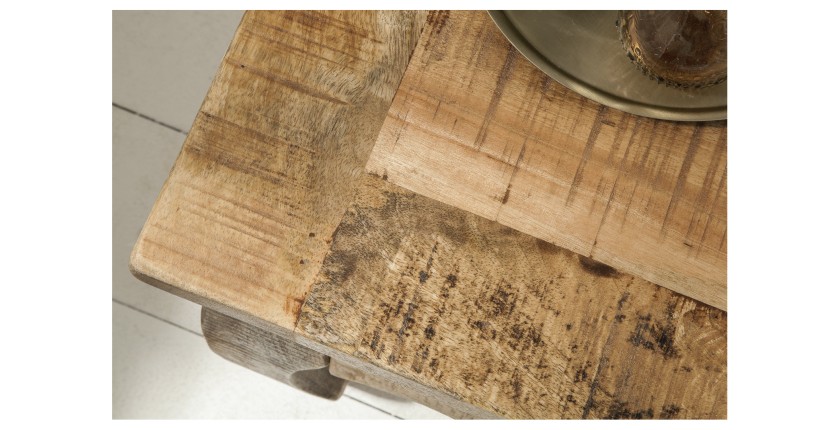Zoom sur le coin du plateau de la table basse LUNARA