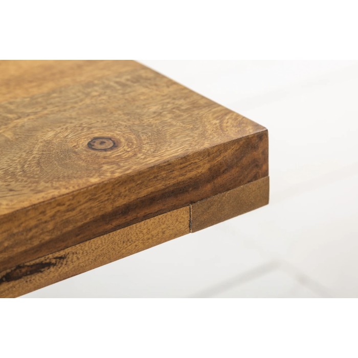 Zoom sur la tranche du plateau de la table basse LODEN 100cm en bois de Sheesham avec pieds en U