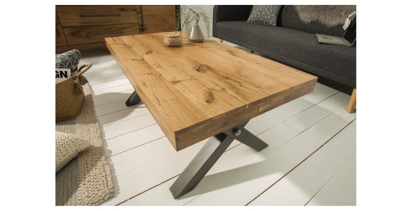 Table basse CAVARA 110 cm en bois massif de chêne huilé avec pieds métal noir en X – style industriel