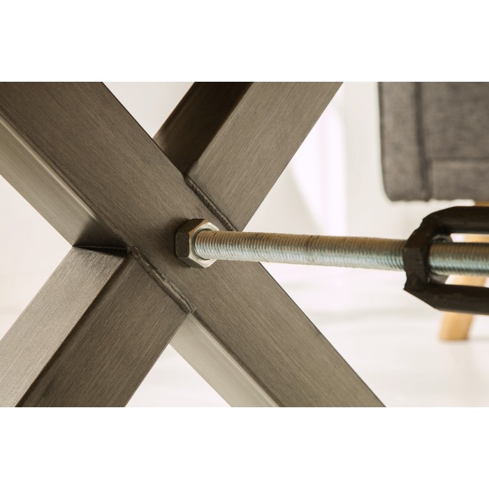 Table basse CAVARA 110 cm aus massivem geöltem Eichenholz mit schwarzen Metallbeinen in X-Form – Industriestil