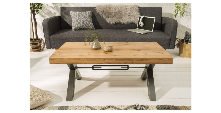Table basse CAVARA 110 cm en bois massif de chêne huilé avec pieds métal noir en X – style industriel