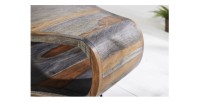 Zoom sur l'arrondi de la table basse NERA 70cm en bois vieilli