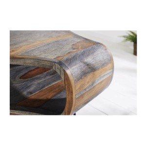 Zoom sur l'arrondi de la table basse NERA 70cm en bois vieilli