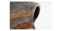 Zoom sur la texture du plateau de la table basse NERA 70cm en bois vieilli