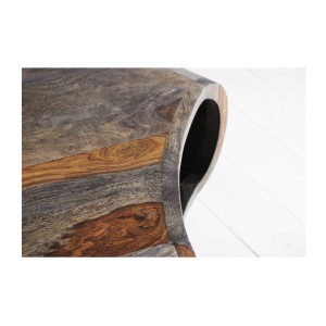 Zoom sur la texture du plateau de la table basse NERA 70cm en bois vieilli