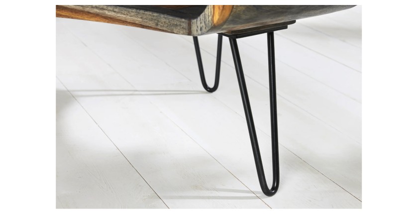 Zoom sur les pieds de la table basse NERA 70cm en bois vieilli