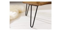 Zoom sur les pieds de la table basse NERA 100cm en bois de Sheesham