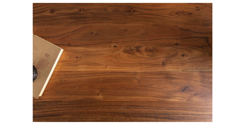 Zoom sur la texture du plateau de la table basse NERA 110cm bois d'acacia