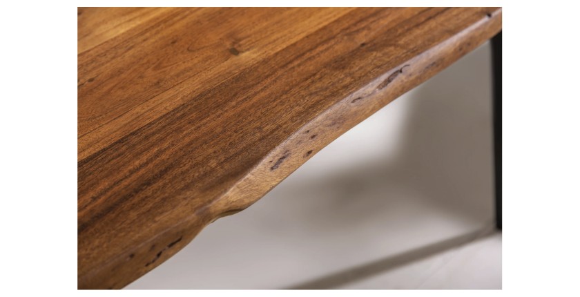 Zoom sur la tranche de la table basse NERA 110cm bois d'acacia