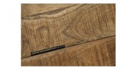 Zoom sur la texture du plateau de la table basse ORVIK 68cm en bois de manguier et structure clair