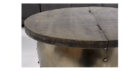 Zoom sur la tranche du plateau de la table basse ORVIK 68cm en bois de manguier foncé