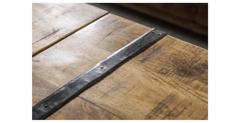 Zoom sur les éléments décoratifs de la table basse TRESORO 100cm en bois de manguier clair