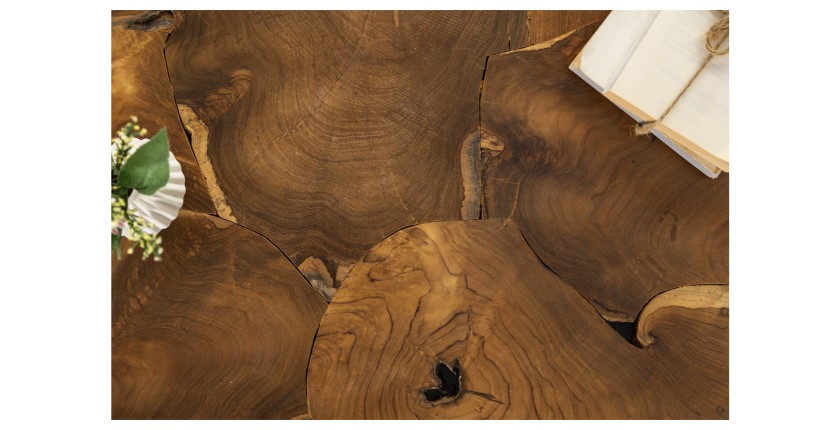 Zoom sur la texture du plateau de la table basse TEKORA 90cm en bois de teck