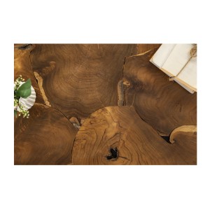 Zoom sur la texture du plateau de la table basse TEKORA 90cm en bois de teck